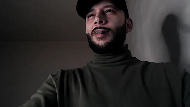 Snapshot of henryaxe chatting on November 2025 01:50:01 AM henryaxe online show from November 2025 01:50:01 AM