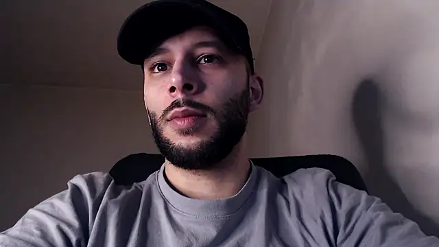 Snapshot of henryaxe chatting on November 2025 09:42:01 AM henryaxe online show from November 2025 09:42:01 AM