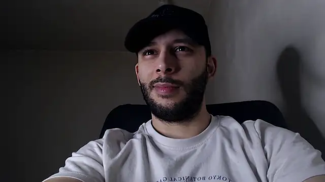 Snapshot of henryaxe chatting on December 2025 02:44:01 PM henryaxe online show from December 2025 02:44:01 PM