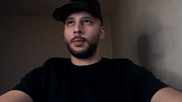 Snapshot of henryaxe chatting on November 2025 10:46:02 PM henryaxe online show from November 2025 10:46:02 PM