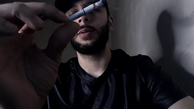 Snapshot of henryaxe chatting on November 2025 09:37:02 PM henryaxe online show from November 2025 09:37:02 PM