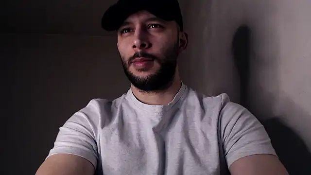 Snapshot of henryaxe chatting on November 2025 04:05:01 AM henryaxe online show from November 2025 04:05:01 AM