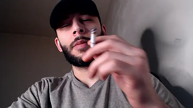 Snapshot of henryaxe chatting on November 2025 05:58:02 PM henryaxe online show from November 2025 05:58:02 PM