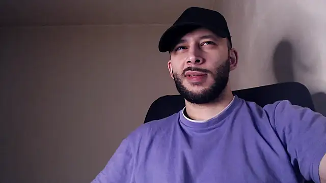 Snapshot of henryaxe chatting on November 2025 01:54:02 PM henryaxe online show from November 2025 01:54:02 PM