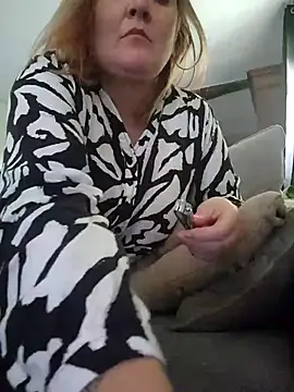 lady charlyne online show from November 2025 01:15:01 PM