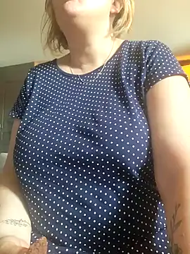 Snapshot of lady_charlyne chatting on May 2026 07:36:02 AM lady charlyne online show from May 2026 07:36:02 AM