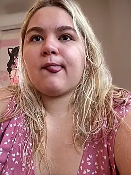 Snapshot of Freakcute_ chatting on June 2026 03:46:01 PM Freakcute online show from June 2026 03:46:01 PM