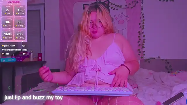 Freakcute  online show from October 2025 12:01:02 AM