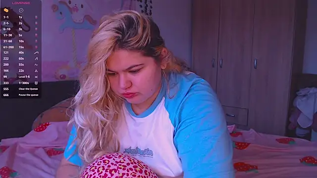 Freakcute  online show from October 2025 02:07:01 PM