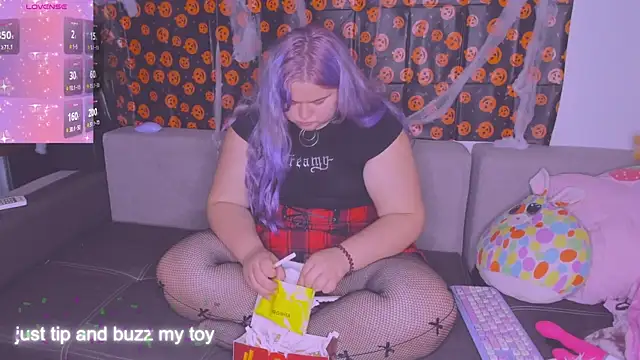 Freakcute  online show from October 2025 05:13:02 PM