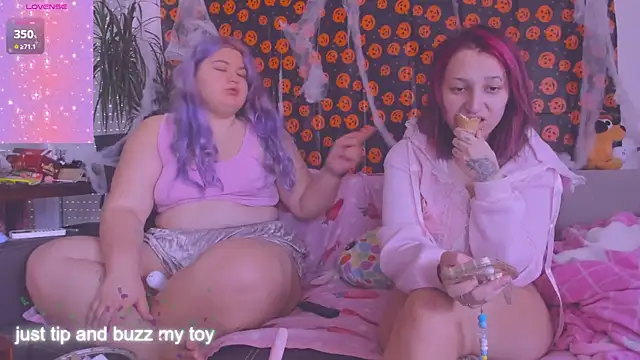 Freakcute  online show from October 2025 10:14:02 AM