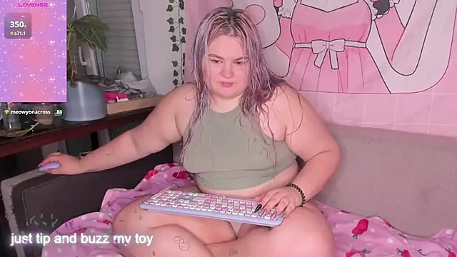 Freakcute  online show from November 2025 04:07:01 PM