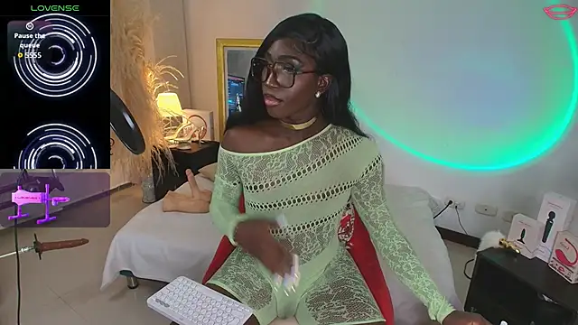 IsseyMz online show from September 2025 06:53:01 AM