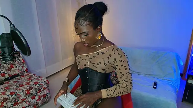 IsseyMz online show from September 2025 09:09:02 AM