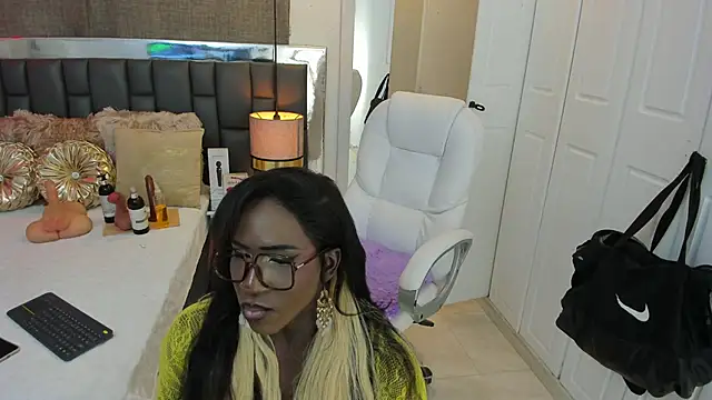 IsseyMz online show from February 2025 04:10:01 AM