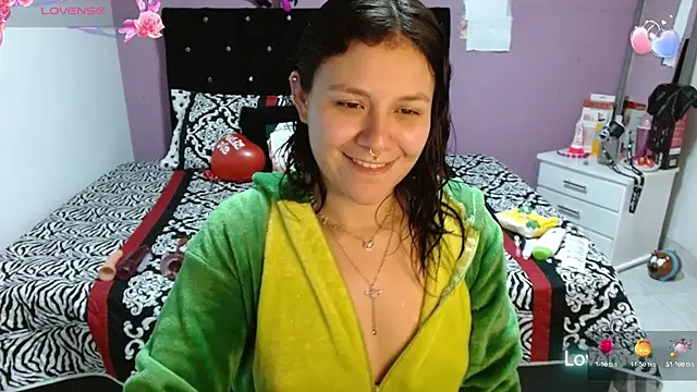 Snapshot of soniafuckboobs chatting on March 2025 09:48:01 PM soniafuckboobs online show from March 2025 09:48:01 PM