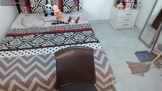 Snapshot of soniafuckboobs chatting on October 2025 12:38:02 PM soniafuckboobs online show from October 2025 12:38:02 PM