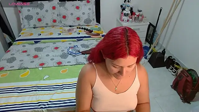 Snapshot of soniafuckboobs chatting on May 2026 12:28:01 PM soniafuckboobs online show from May 2026 12:28:01 PM