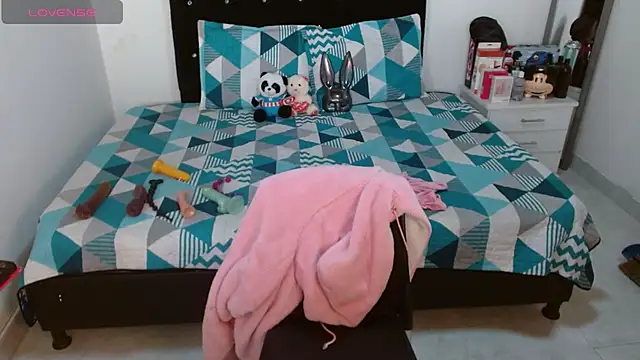 Snapshot of soniafuckboobs chatting on September 2025 12:33:02 PM soniafuckboobs online show from September 2025 12:33:02 PM