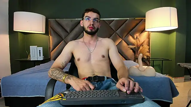 Michael magno online show from October 2025 12:45:01 AM
