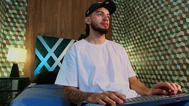 Michael magno online show from November 2025 05:27:02 PM