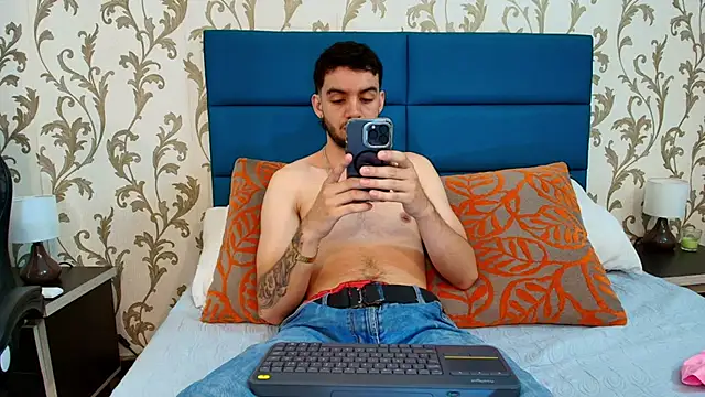 Michael magno online show from November 2025 08:14:01 PM