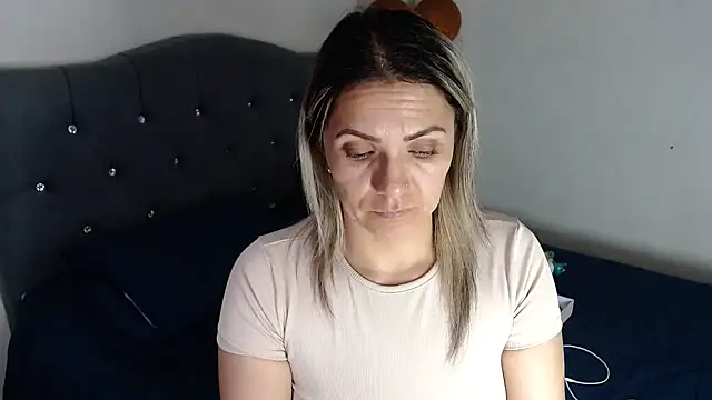 Snapshot of Chantal_hott chatting on May 2026 01:52:01 AM Chantal hott online show from May 2026 01:52:01 AM