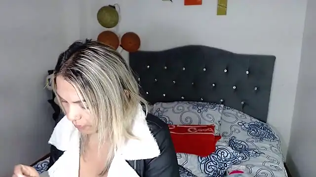 Chantal hott online show from February 2026 01:08:02 AM