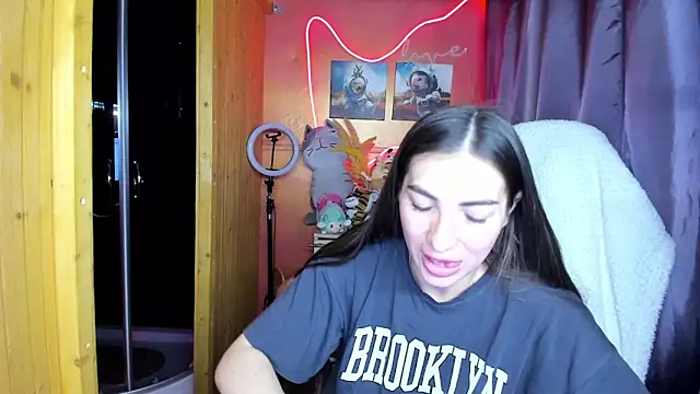 Snapshot of Fiery_Brunette_ chatting on June 2026 03:44:01 AM Fiery Brunette online show from June 2026 03:44:01 AM
