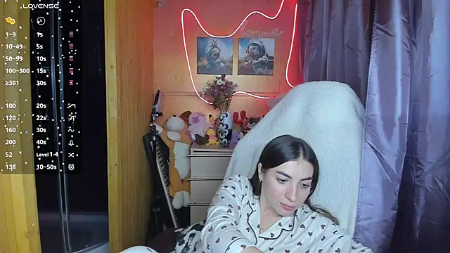 Fiery Brunette  online show from March 2025 02:34:01 PM