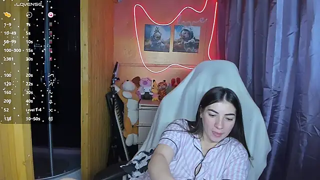 Fiery Brunette  online show from February 2025 04:43:01 AM