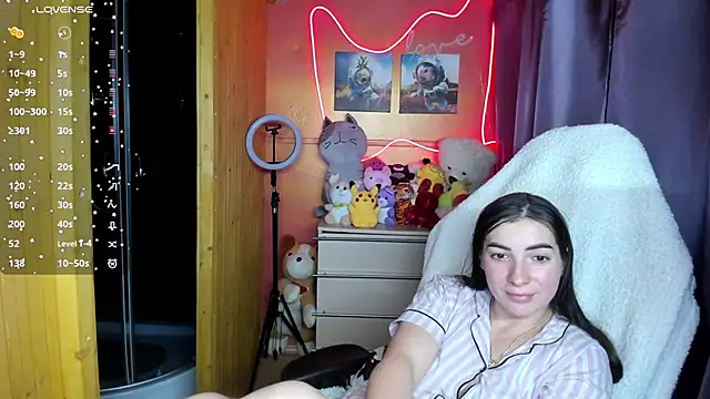 Fiery Brunette  online show from October 2025 03:24:01 PM