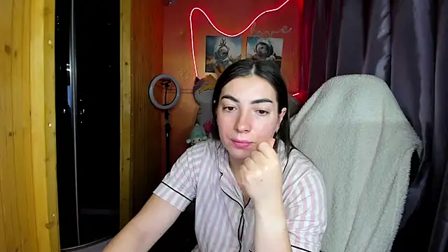 Fiery Brunette  online show from March 2026 03:57:01 AM