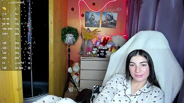 Fiery Brunette  online show from December 2025 06:42:02 PM