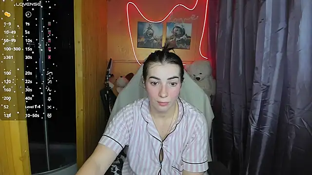 Fiery Brunette  online show from February 2025 11:25:01 AM