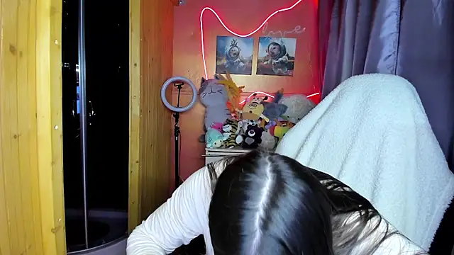 Fiery Brunette  online show from May 2026 07:19:02 AM