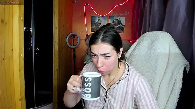 Fiery Brunette  online show from March 2026 05:40:01 AM