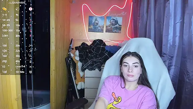 Fiery Brunette  online show from March 2025 02:42:02 PM