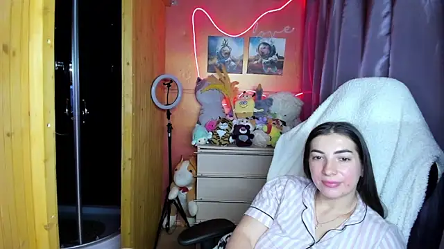 Fiery Brunette  online show from March 2026 11:32:01 AM