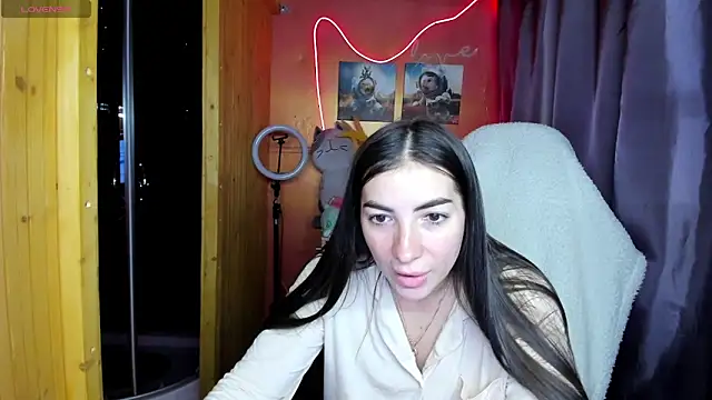 Fiery Brunette  online show from May 2026 06:29:02 AM