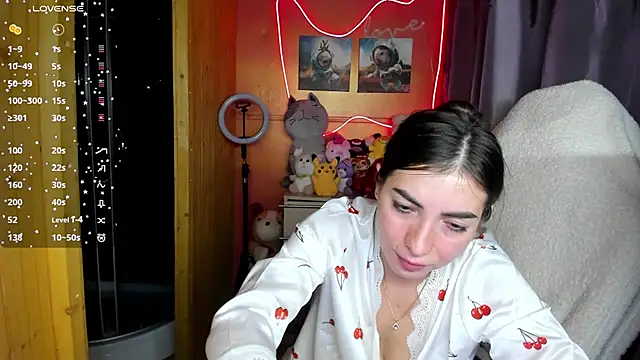 Fiery Brunette  online show from September 2025 05:47:01 AM