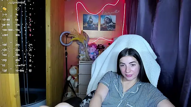 Fiery Brunette  online show from November 2025 06:30:01 PM