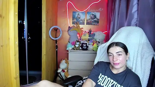 Snapshot of Fiery_Brunette_ chatting on June 2026 12:32:01 PM Fiery Brunette online show from June 2026 12:32:01 PM
