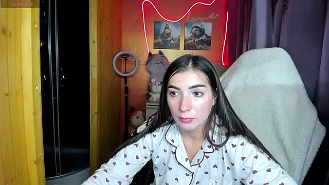 Fiery Brunette  online show from October 2025 10:20:01 AM