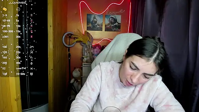 Fiery Brunette  online show from November 2025 09:47:02 AM