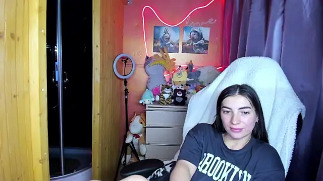 Fiery Brunette  online show from March 2026 05:35:01 PM