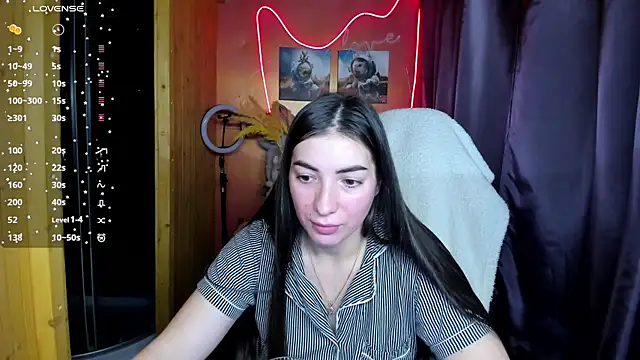 Fiery Brunette  online show from November 2025 09:46:02 AM