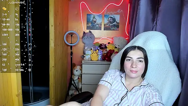 Fiery Brunette  online show from September 2025 05:13:01 PM