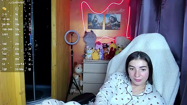 Fiery Brunette  online show from November 2025 08:13:01 PM