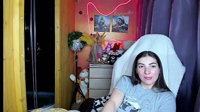 Fiery Brunette  online show from January 2026 10:00:01 AM